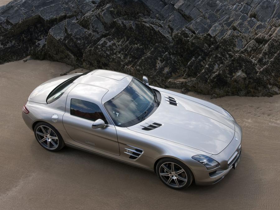  Mercedes-Benz SLS AMG 2010 года  (UK) (фото 5 из 19)